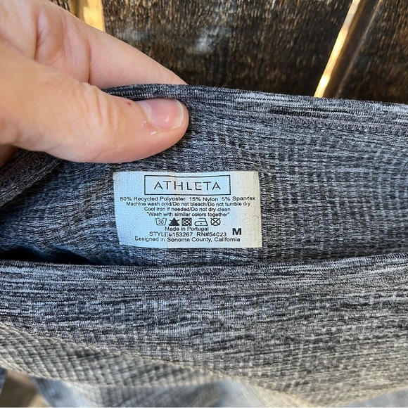 Athleta Wm’s Renew Ballerina Neckline Longsleeve Top In Gray Heather Sz M - Picture 3 of 9